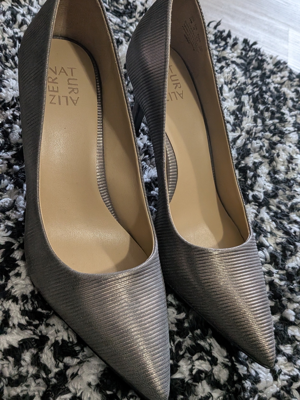 Naturalizer Silver Ribbed Pointed-Toe Pumps Size 10